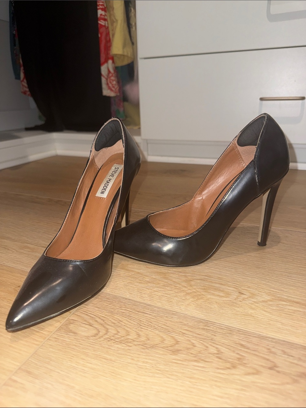 Steve Madden Black Leather Pointed Stiletto Pumps